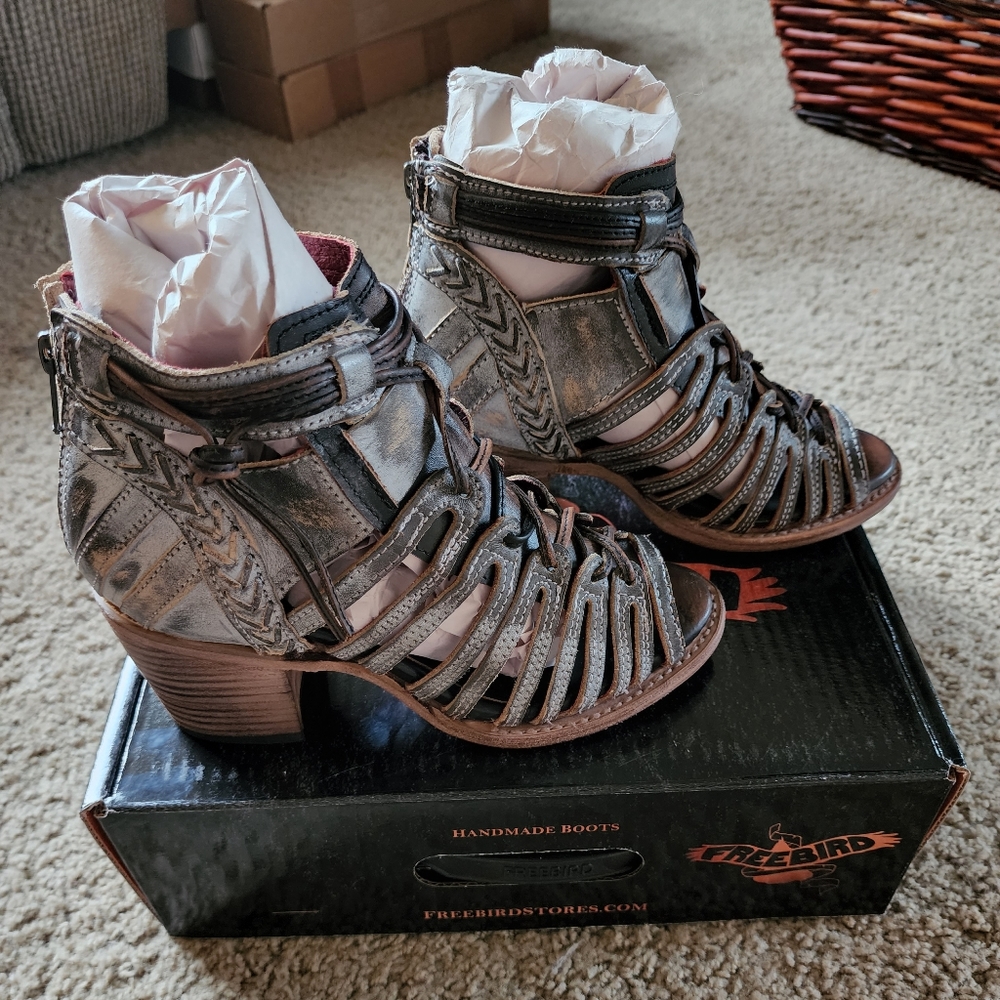 Freebird by Steven WAZEE sandal size 6 ICE MULTI
